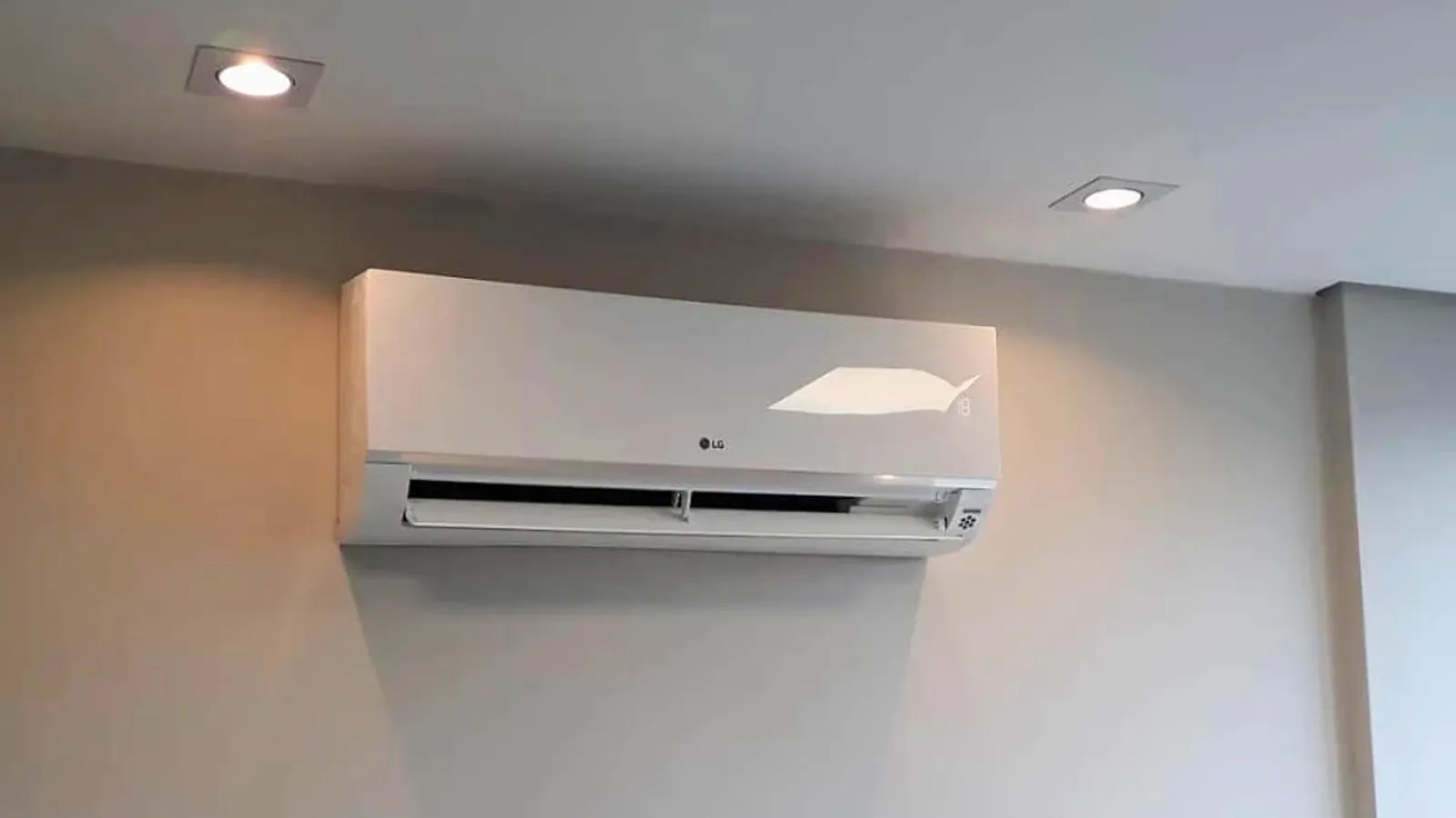 Instalação de ar-condicionado split em empresa de Porto Alegre pela Ice Clima